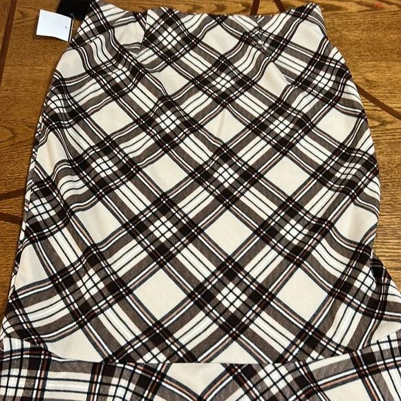 Tan Plaid skirt, Pencil Stretch Long and down knee, with flounce below - Picture 4 of 5